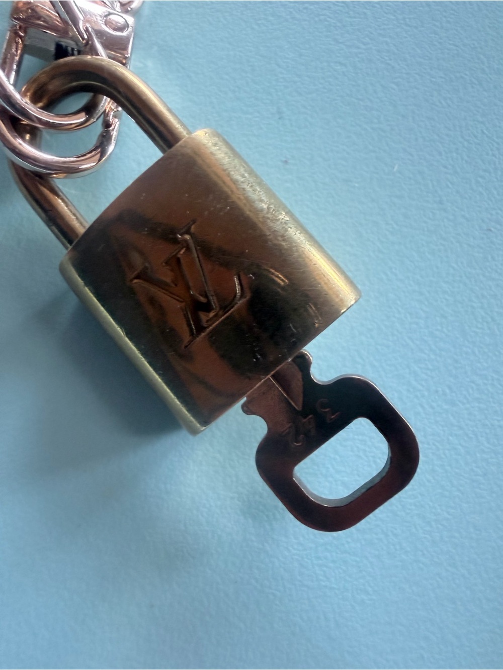 LV lock and key. Number 342 - Picture 2 of 3